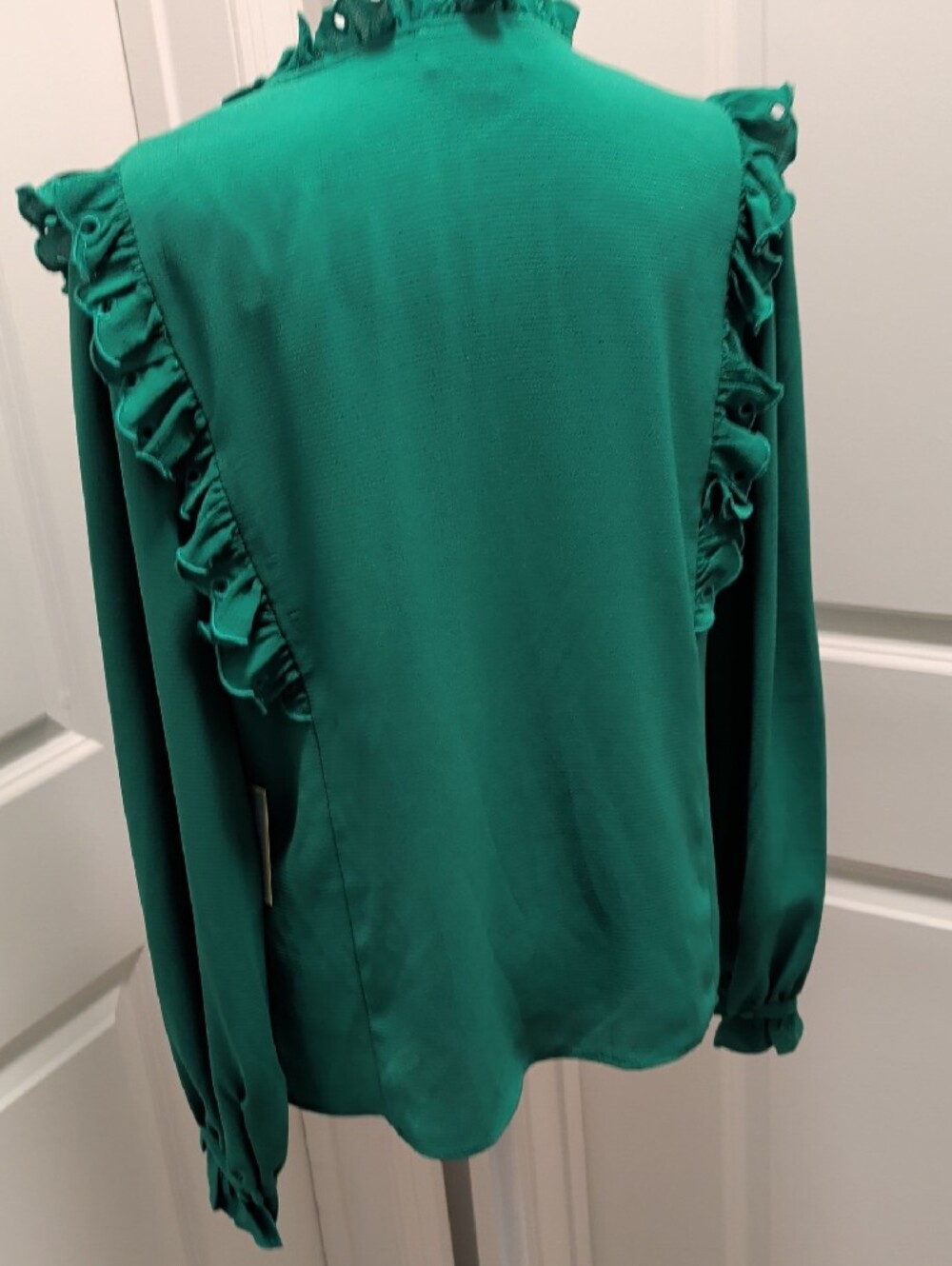 CeCe- Size L Emerald Green Ruffle Tie-Neck Blouse NWT - Picture 8 of 15